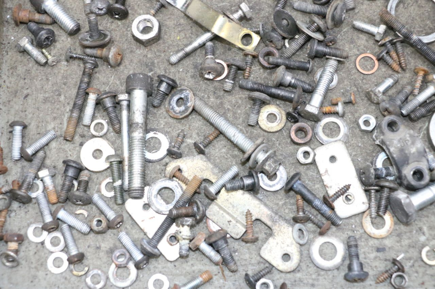 photo de BOLSA DE TORNILLERÍA TORNILLO PIAGGIO X8 125 (2004 - 2007) - Otra perspectiva