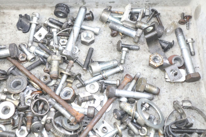 photo de BOLSA DE TORNILLERÍA TORNILLO PIAGGIO X9 EVOLUTION 125 (2003 - 2007) - Otra perspectiva