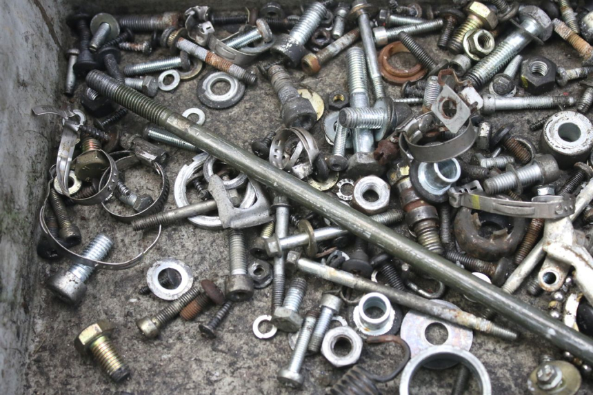 photo de BOLSA DE TORNILLERÍA TORNILLO PIAGGIO X9 EVOLUTION 125 (2003 - 2007) - Zoom estado de uso