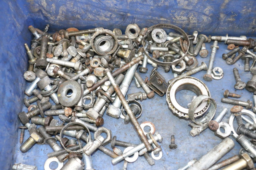 photo de BOLSA DE TORNILLERÍA TORNILLO PIAGGIO X9 EVOLUTION 125 (2003 - 2007) - Zoom estado de uso