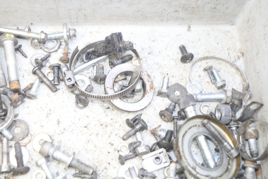 photo de BOLSA DE TORNILLERÍA TORNILLO PIAGGIO XEVO - X EVO 125 (2007 - 2017) - Otra perspectiva