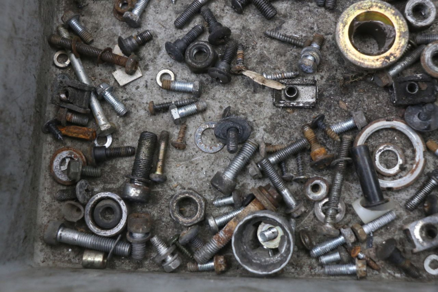 photo de BOLSA DE TORNILLERÍA TORNILLO PIAGGIO XEVO - X EVO 125 (2007 - 2017) - Otra perspectiva