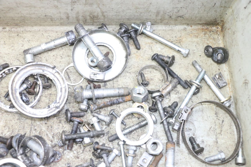 photo de BOLSA DE TORNILLERÍA TORNILLO PIAGGIO XEVO - X EVO 125 (2007 - 2017) - Otra perspectiva