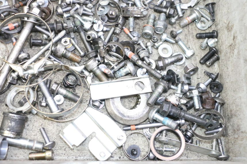 photo de TORNILLOS YAMAHA XJ6 ABS 600 (2008 - 2016) - Detalle de la pieza