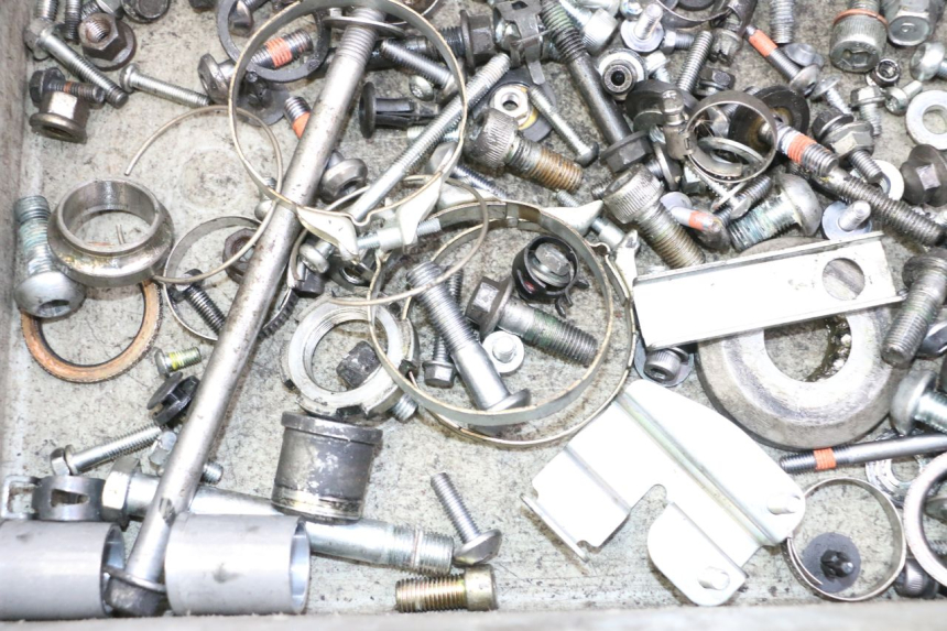 photo de TORNILLOS YAMAHA XJ6 ABS 600 (2008 - 2016) - Otra perspectiva