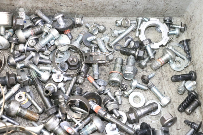 photo de TORNILLOS YAMAHA XJ6 ABS 600 (2008 - 2016) - Primer plano técnico