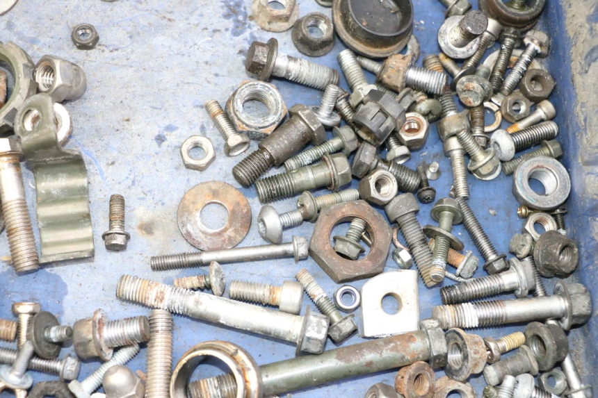 photo de TORNILLOS YAMAHA XJN DIVERSION 600 (2000 - 2003) - Primer plano técnico