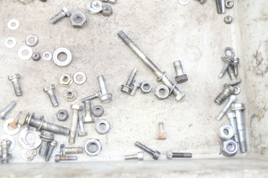 photo de BOLSA DE TORNILLERÍA TORNILLO PEUGEOT XP6 50 (1997 - 2003) - Zoom estado de uso