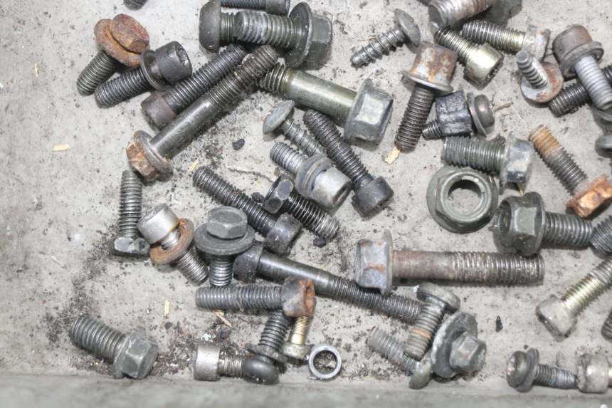 photo de TORNILLOS YAMAHA BW'S NG NEXT GENERATION 50 (1996 - 2003) - Otra perspectiva