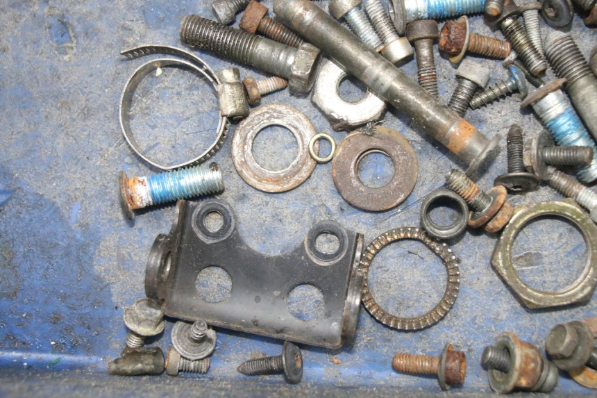 photo de TORNILLOS YAMAHA BW'S NG NEXT GENERATION 50 (1996 - 2003) - Otra perspectiva