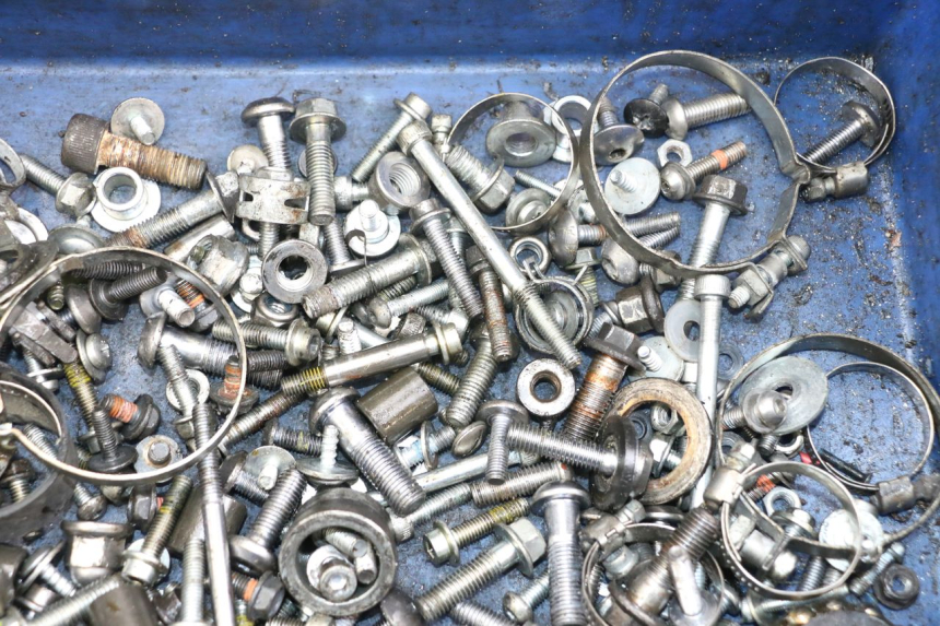 photo de TORNILLOS YAMAHA FZ1 FAZER 1000 (2007 - 2009) - Otra perspectiva