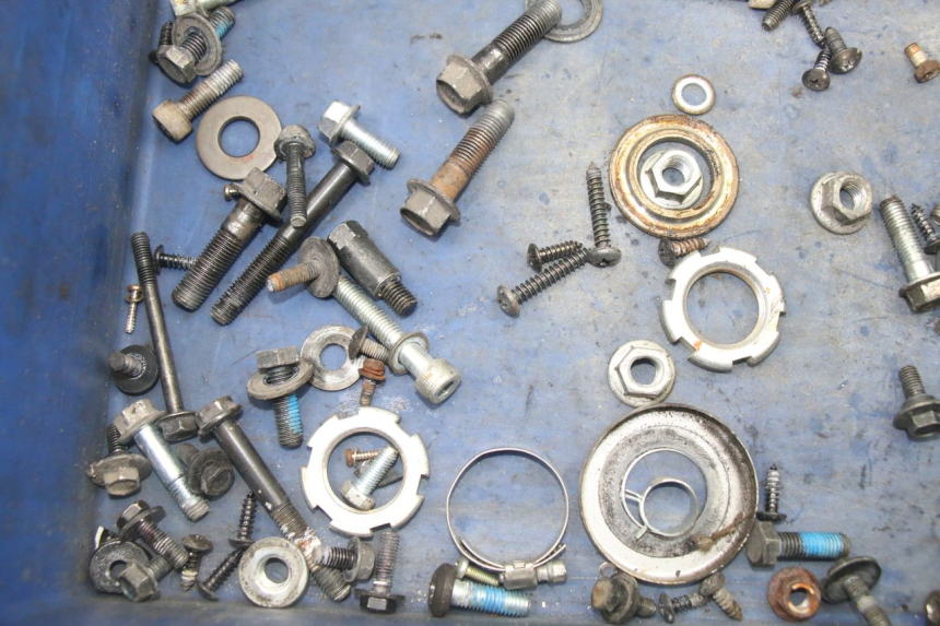 photo de BOLSA DE TORNILLERÍA TORNILLO YAMAHA NEOS NEO'S 4T 50 (2008 - 2016) - Otra perspectiva