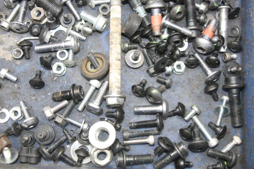 photo de TORNILLOS YAMAHA TRACER 7 700 (2020 - 2024) - Primer plano técnico