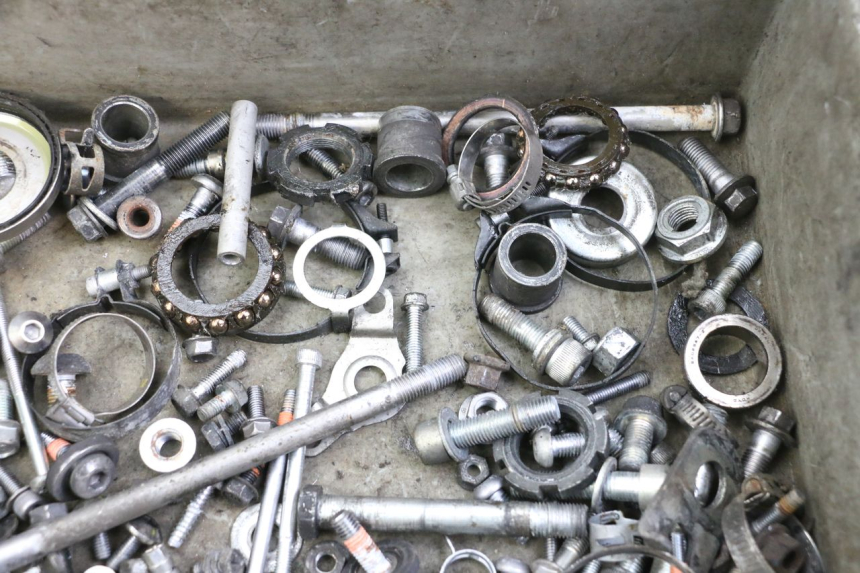 photo de TORNILLOS YAMAHA XJ6 600 (2008 - 2016) - Detalle de la pieza