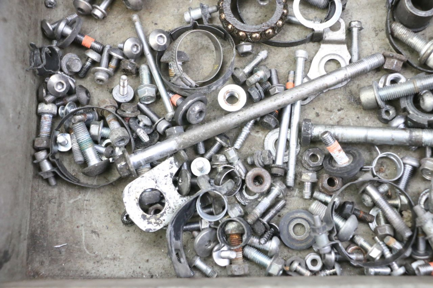 photo de TORNILLOS YAMAHA XJ6 600 (2008 - 2016) - Otra perspectiva