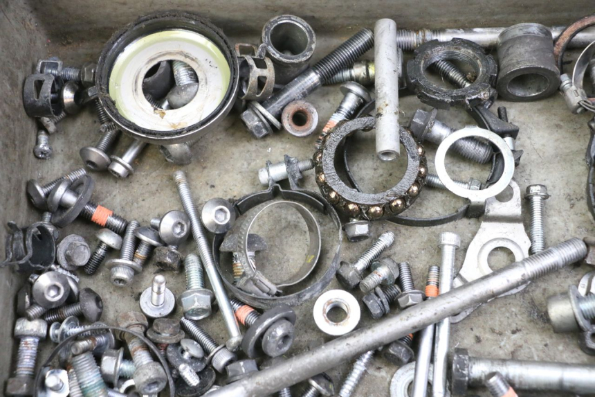 photo de TORNILLOS YAMAHA XJ6 600 (2008 - 2016) - Primer plano técnico