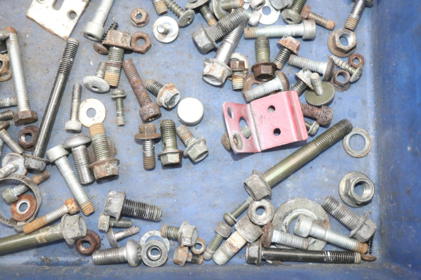 photo de TORNILLOS YAMAHA XVS DRAG STAR DRAGSTAR 650 (1997 - 2007) - Primer plano técnico