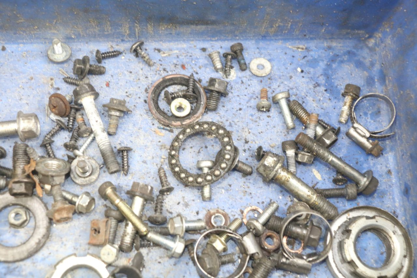 photo de BOLSA DE TORNILLERÍA TORNILLO YAMAHA YP MAJESTY 125 (2007 - 2010) - Otra perspectiva