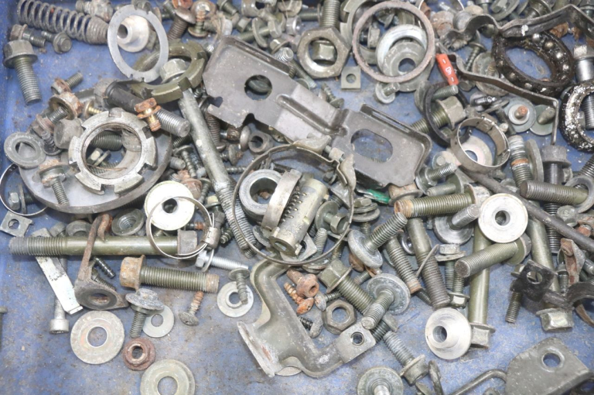 photo de BOLSA DE TORNILLERÍA TORNILLO YAMAHA YP MAJESTY 400 (2004 - 2008) - Zoom estado de uso