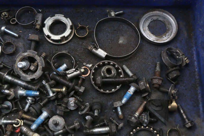 photo de BOLSA DE TORNILLERÍA TORNILLO YAMAHA YP MAJESTY 125 (2002 - 2006) - Zoom estado de uso