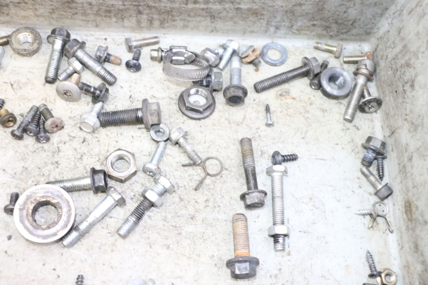 photo de BOLSA DE TORNILLERÍA TORNILLO YAMAHA YP MAJESTY 125 (2002 - 2006) - Otra perspectiva