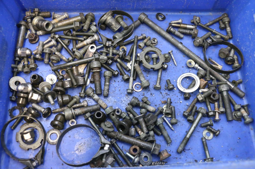 photo de TORNILLOS YAMAHA YZF R GENESIS 750 (1993 - 1998) - Detalle de la pieza