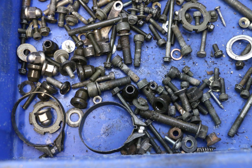 photo de TORNILLOS YAMAHA YZF R GENESIS 750 (1993 - 1998) - Otra perspectiva