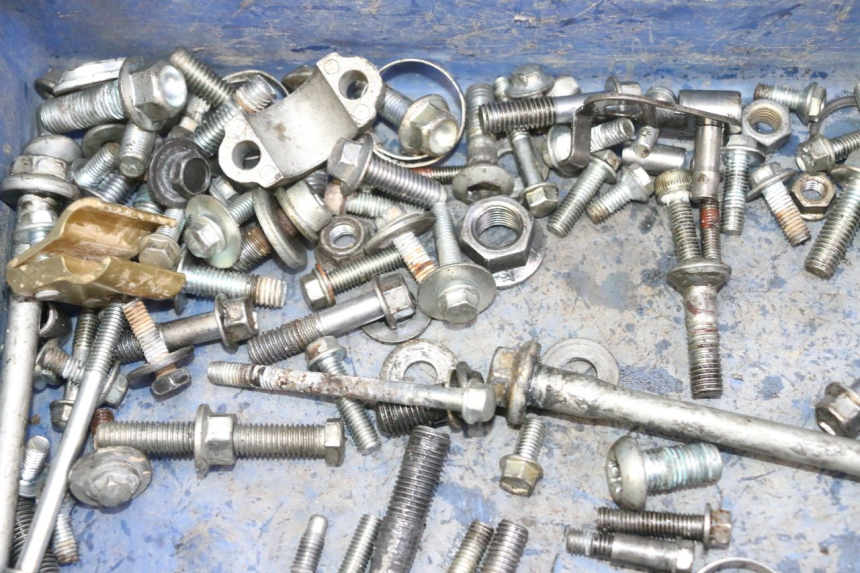 photo de BOLSA DE TORNILLERÍA YAMAHA YZF YZ-F 450 (2014 - 2016) - Primer plano técnico