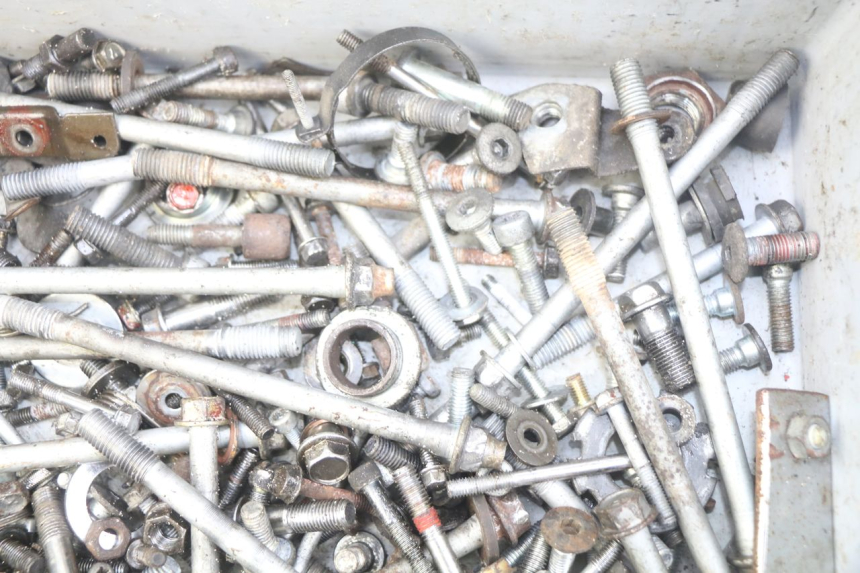 photo de BOLSA DE TORNILLERÍA TORNILLO KAWASAKI ZEPHYR 1100 ( - 1995) - Otra perspectiva