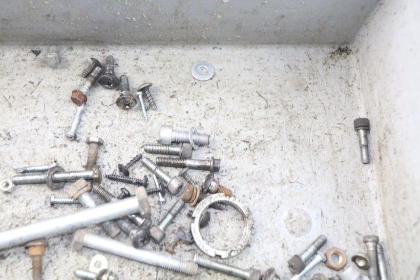 photo de BOLSA DE TORNILLERÍA TORNILLO PIAGGIO ZIP 2T 50 (2009 - 2019) - Otra perspectiva