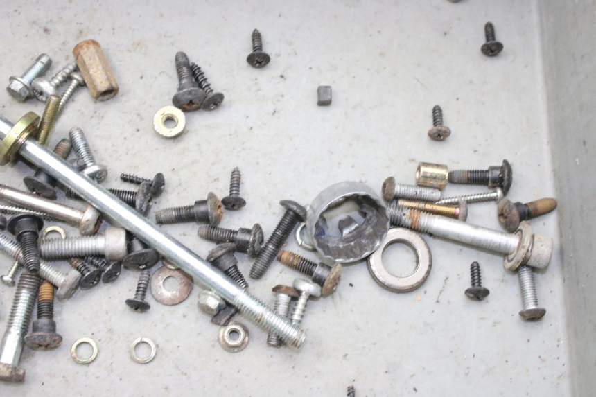 photo de BOLSA DE TORNILLERÍA TORNILLO PIAGGIO ZIP 2T 50 (2009 - 2019) - Zoom estado de uso