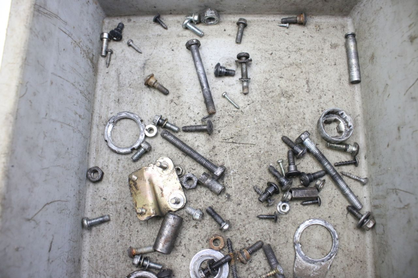 photo de BOLSA DE TORNILLERÍA TORNILLO PIAGGIO ZIP 2T 50 (2009 - 2019) - Otra perspectiva