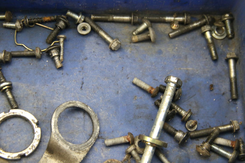 photo de BOLSA DE TORNILLERÍA TORNILLO PIAGGIO ZIP 2T 50 (2009 - 2019) - Otra perspectiva