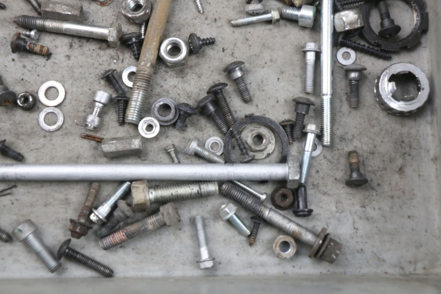 photo de BOLSA DE TORNILLERÍA TORNILLO PIAGGIO ZIP 4T 50 (2018 - 2020) - Zoom estado de uso