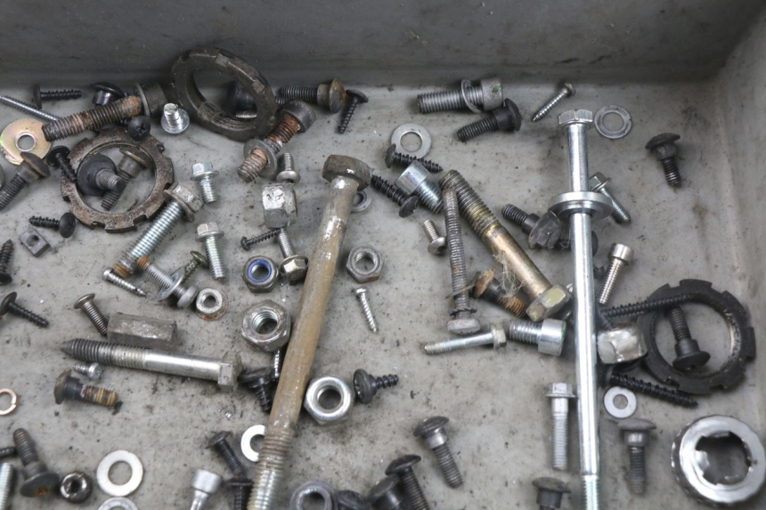 photo de BOLSA DE TORNILLERÍA TORNILLO PIAGGIO ZIP 4T 50 (2018 - 2020) - Otra perspectiva