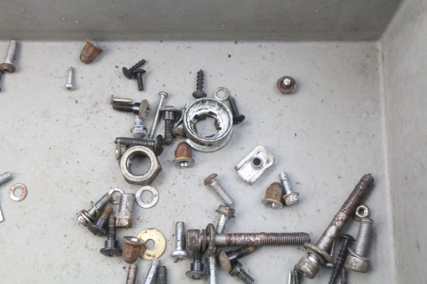 photo de TORNILLOS PIAGGIO ZIP 4T 50 (2006 - 2017) - Otra perspectiva