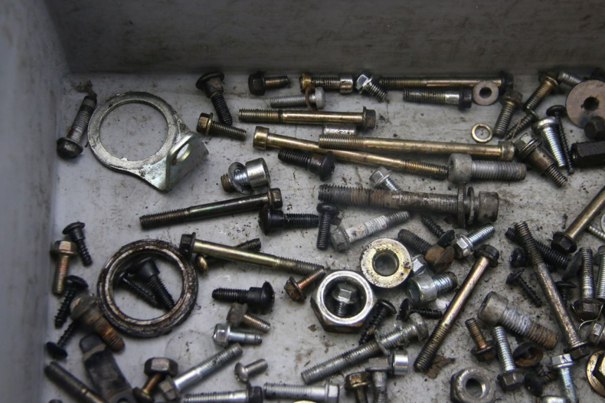 photo de BOLSA DE TORNILLERÍA TORNILLO PIAGGIO ZIP 4T 50 (2018 - 2020) - Detalles de los puntos de fijación