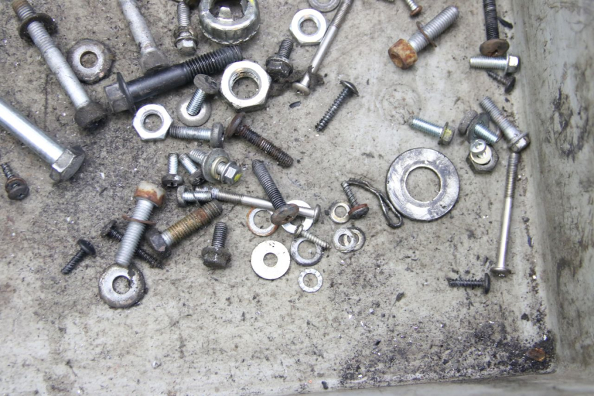 photo de BOLSA DE TORNILLERÍA TORNILLO PIAGGIO ZIP 4T 50 (2018 - 2020) - Zoom estado de uso