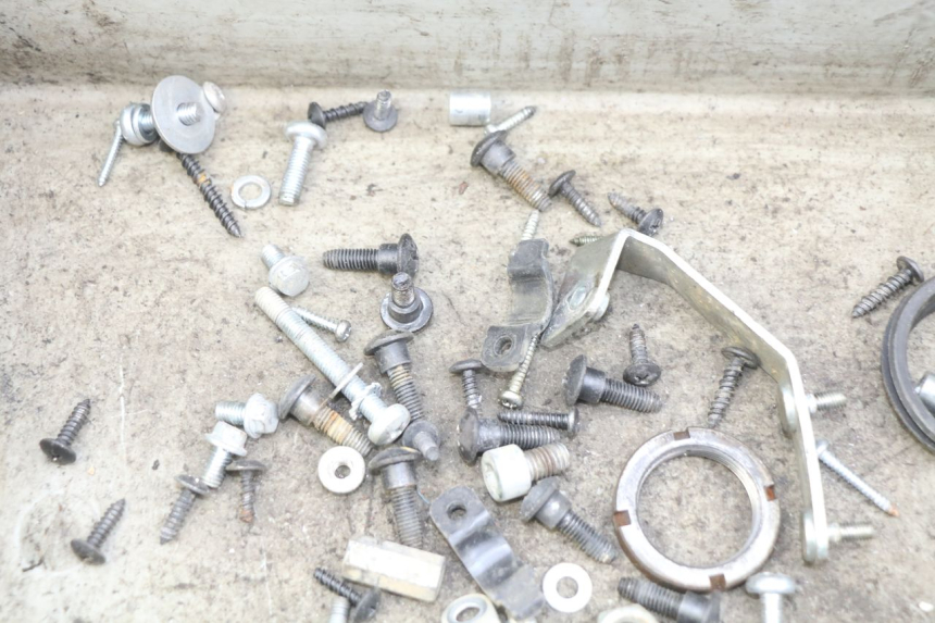 photo de BOLSA DE TORNILLERÍA TORNILLO PIAGGIO ZIP 4T 50 (2018 - 2020) - Zoom estado de uso