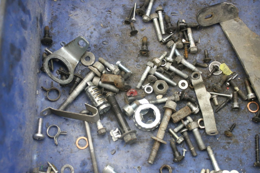 photo de BOLSA DE TORNILLERÍA TORNILLO PIAGGIO ZIP 4T 50 (2018 - 2020) - Zoom estado de uso