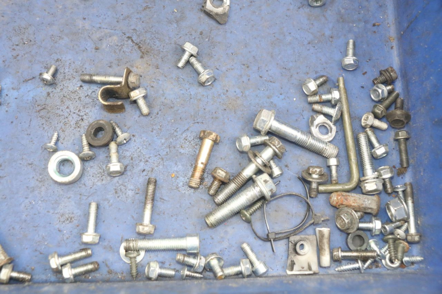 photo de BOLSA DE TORNILLERÍA TORNILLO UNIVERSAL BIKE ZN50QT-11B 50 (2018 - 2021) - Zoom estado de uso