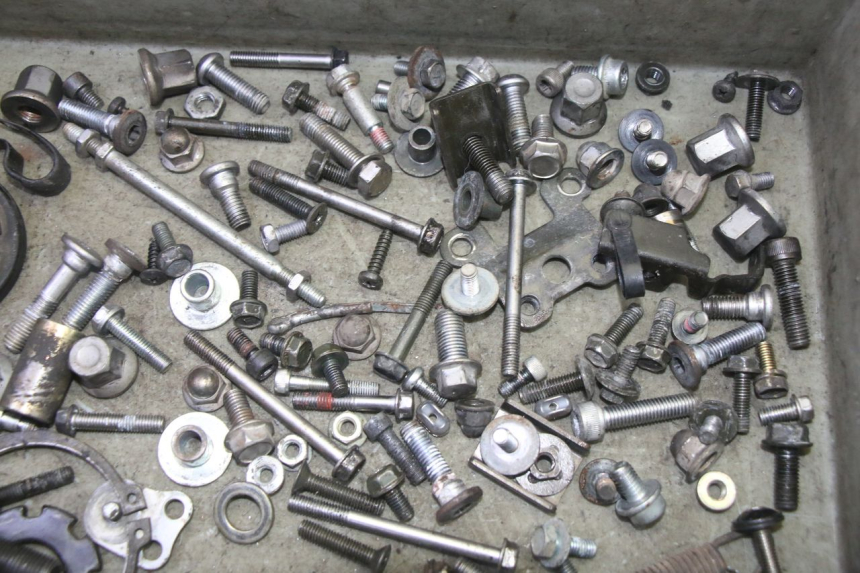 photo de BOLSA DE TORNILLERÍA KAWASAKI ZR 7 750 (1999 - 2004) - Zoom estado de uso