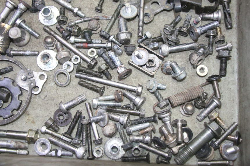 photo de BOLSA DE TORNILLERÍA KAWASAKI ZR 7 750 (1999 - 2004) - Primer plano técnico