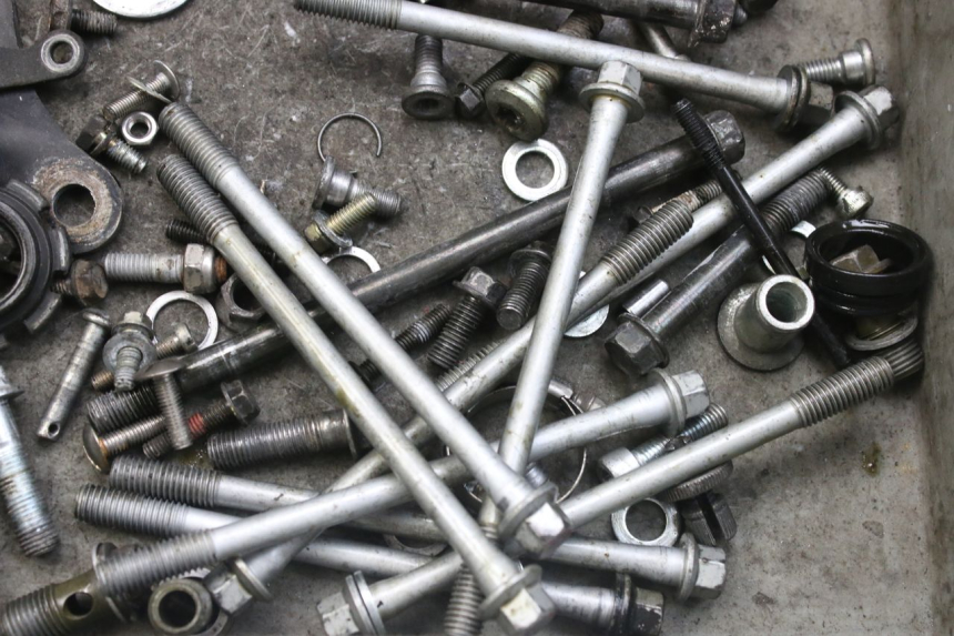 photo de BOLSA DE TORNILLERÍA TORNILLO KAWASAKI ZX-6R ZX6R 600 (1995 - 1997) - Zoom estado de uso