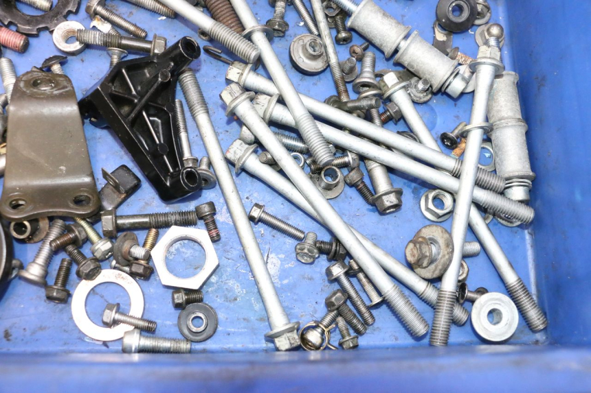 photo de TORNILLOS KAWASAKI ZX-6R ZX6R 600 (2000 - 2002) - Primer plano técnico