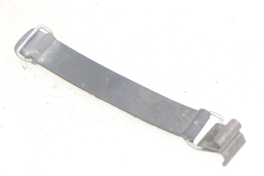 photo de CORREA ESTUCHE DE HERRAMIENTAS YAMAHA FZS FAZER 600 (1998 - 2001) - Detalle de la pieza