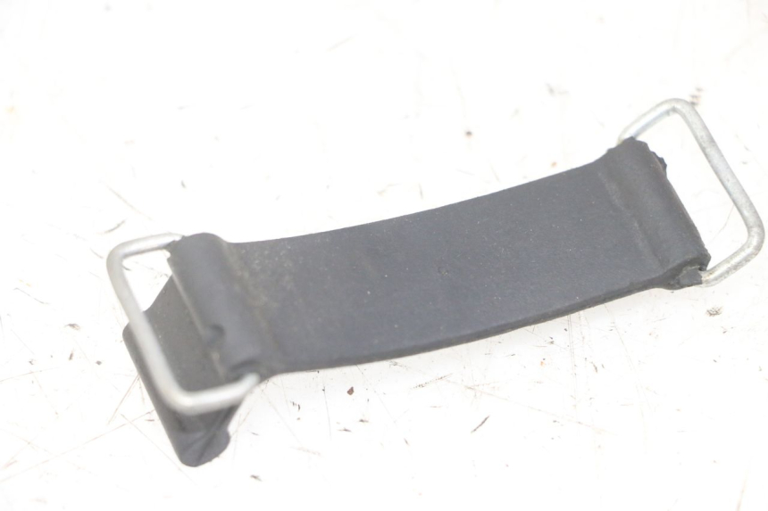 photo de CORREA ESTUCHE DE HERRAMIENTAS YAMAHA XMAX X-MAX 125 (2006 - 2009) - Detalle de la pieza