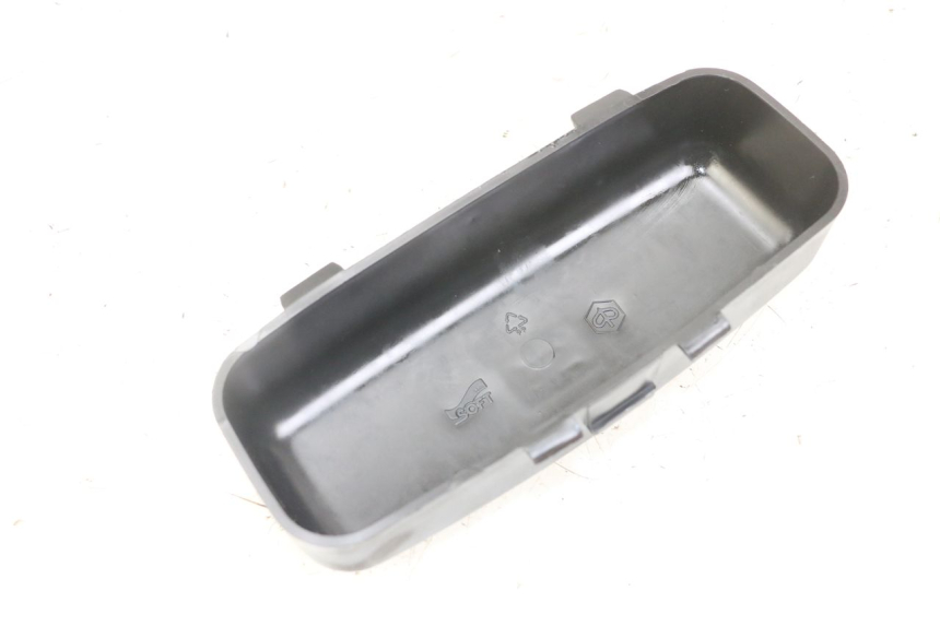 photo de CORREA ESTUCHE DE HERRAMIENTAS PIAGGIO XEVO - X EVO 125 (2007 - 2017) - Detalle de la pieza