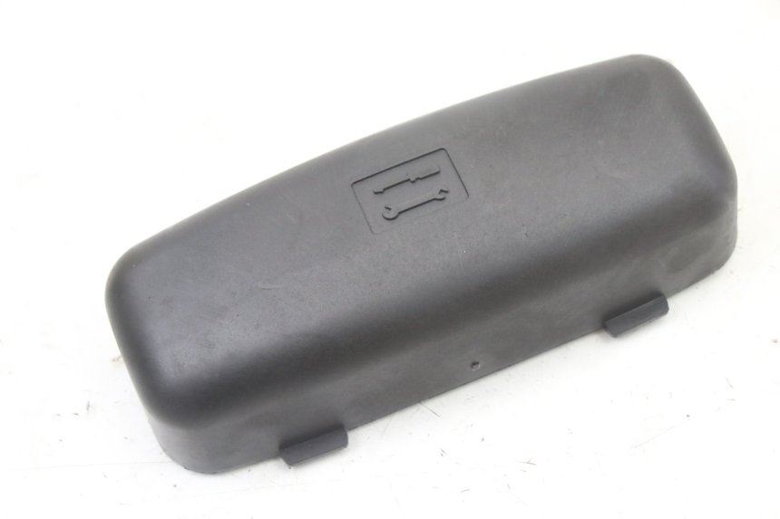 photo de CORREA ESTUCHE DE HERRAMIENTAS PIAGGIO XEVO - X EVO 125 (2007 - 2017) - Detalle de la pieza