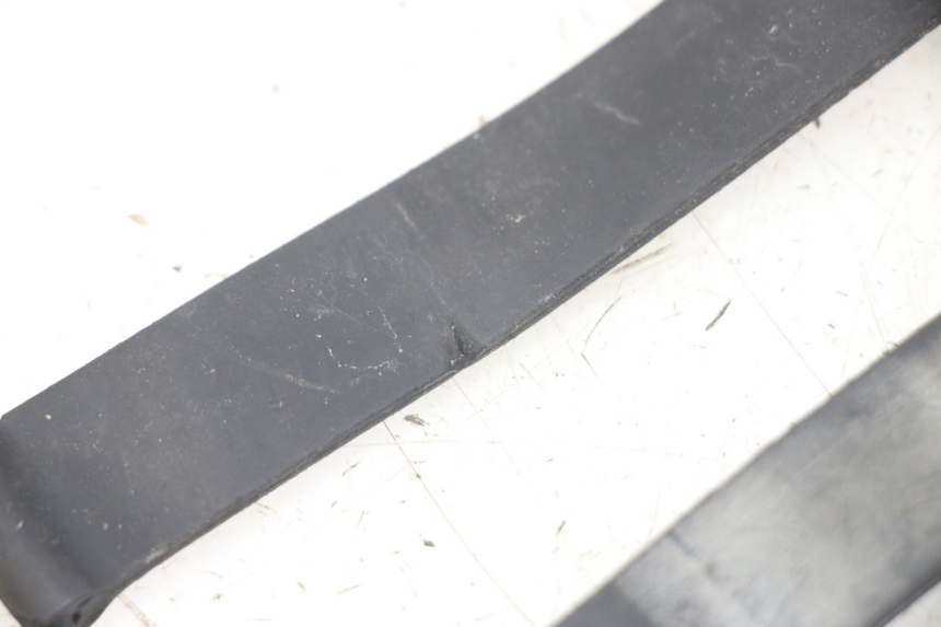 photo de CORREA ESTUCHE DE HERRAMIENTAS YAMAHA XJN DIVERSION 600 (2000 - 2003) - Zoom estado de uso